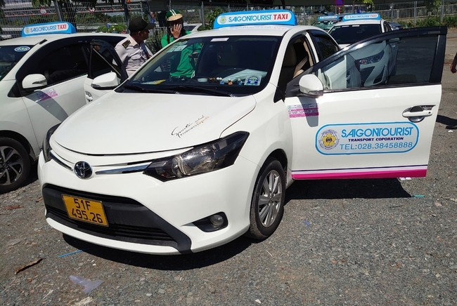 Thanh tra Sở GTVT TP.HCM gặp khó trong xử lý vi phạm liên quan xe taxi - Ảnh 1.