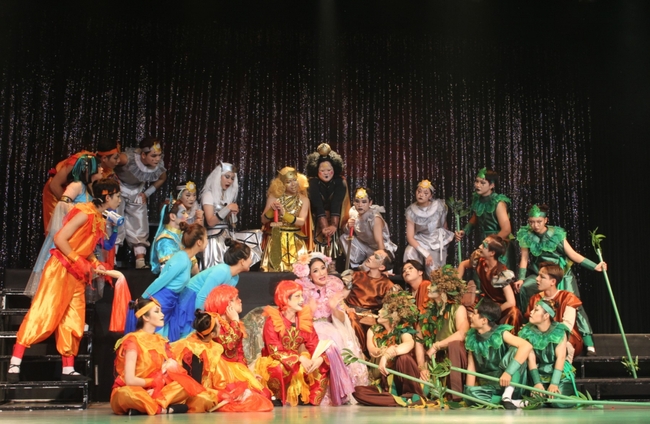 Sân khấu kịch tại Sài Gòn mùa hè rộn ràng nhưng chưa hút khách  - Ảnh 1.
