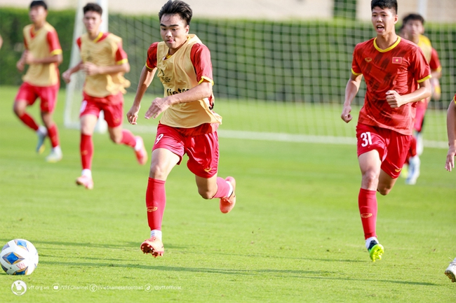 HLV Hoàng Anh Tuấn nhận tin vui trước giờ đấu U17 Nhật Bản - Ảnh 3.