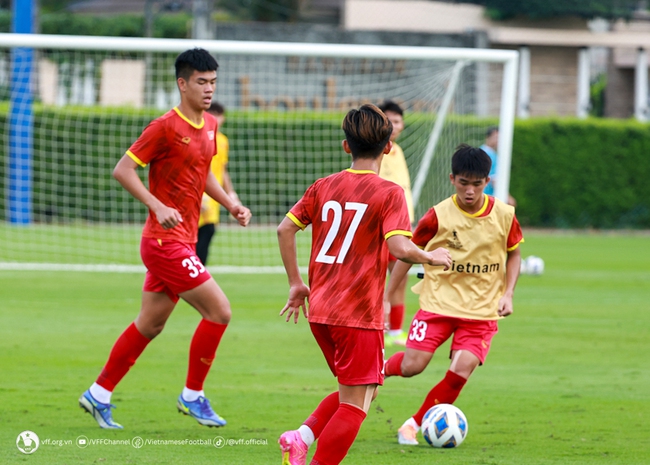HLV Hoàng Anh Tuấn nhận tin vui trước giờ đấu U17 Nhật Bản - Ảnh 4.