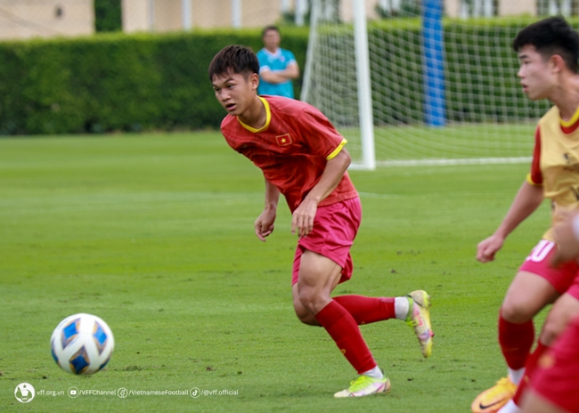 HLV Hoàng Anh Tuấn nhận tin vui trước giờ đấu U17 Nhật Bản - Ảnh 5.