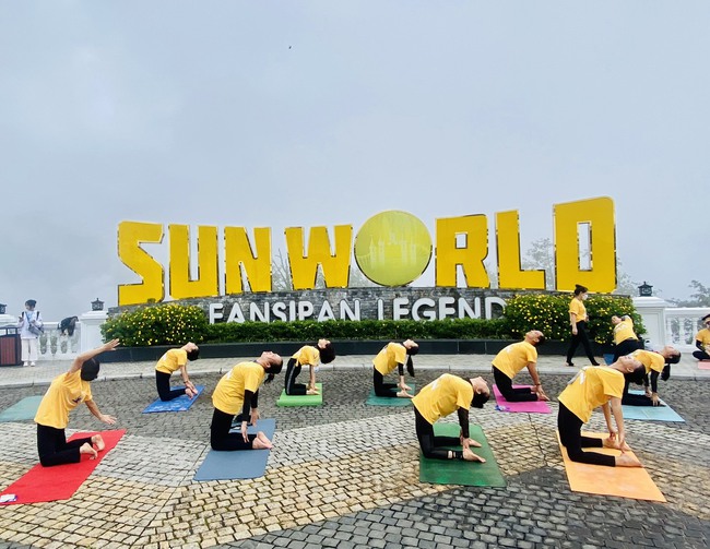 500 vận động viên trong nước và quốc tế tham gia Ngày quốc tế Yoga lần thứ 9 tại Sa Pa - Ảnh 1.