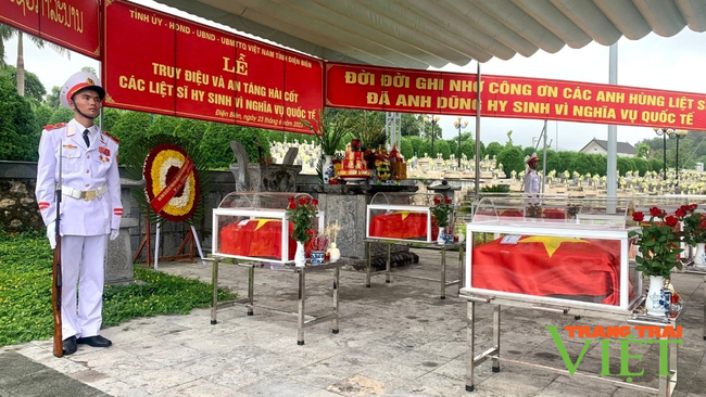 Điện Biên: Tổ chức truy điệu, an táng hài cốt liệt sĩ hy sinh tại Lào   - Ảnh 2.