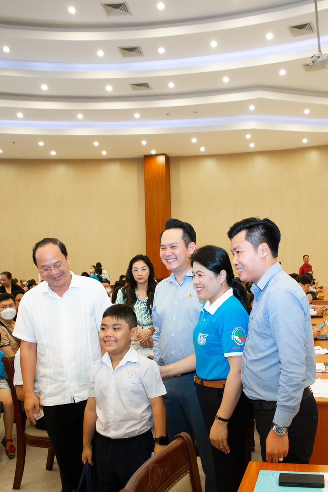 Hội Doanh nhân trẻ Việt Nam hỗ trợ gần 7,6 tỷ đồng bảo trợ trẻ em mồ côi do Covid-19 tại TP.HCM - Ảnh 3.