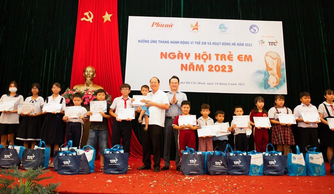 Hội Doanh nhân trẻ Việt Nam hỗ trợ gần 7,6 tỷ đồng bảo trợ trẻ em mồ côi do Covid-19 tại TP.HCM - Ảnh 2.