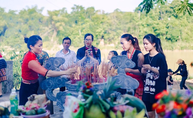 Đặc sắc lễ mừng lúa mới của đồng bào dân tộc Thái tại nơi đầu tiên được công nhận bản làng văn hóa - Ảnh 7.