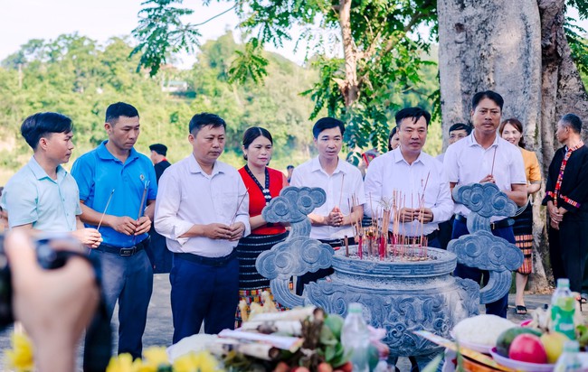 Đặc sắc lễ mừng lúa mới của đồng bào dân tộc Thái tại nơi đầu tiên được công nhận bản làng văn hóa - Ảnh 2.