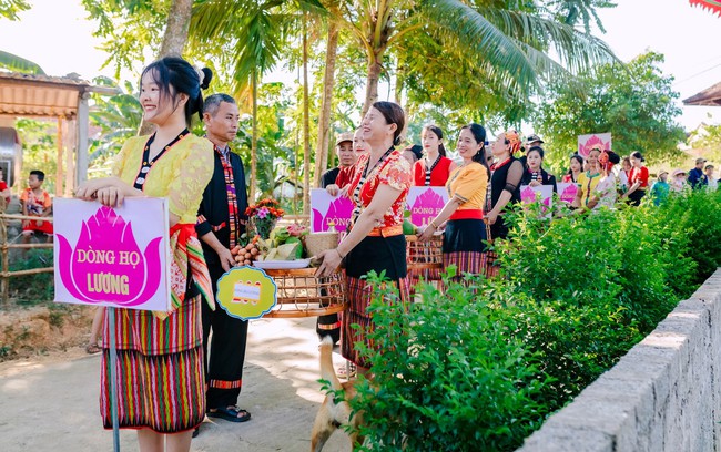 Đặc sắc lễ mừng lúa mới của đồng bào dân tộc Thái tại nơi đầu tiên được công nhận bản làng văn hóa - Ảnh 4.
