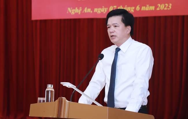Ông Nguyễn Đình Hùng giữ chức Chánh văn phòng Tỉnh ủy Nghệ An - Ảnh 2.