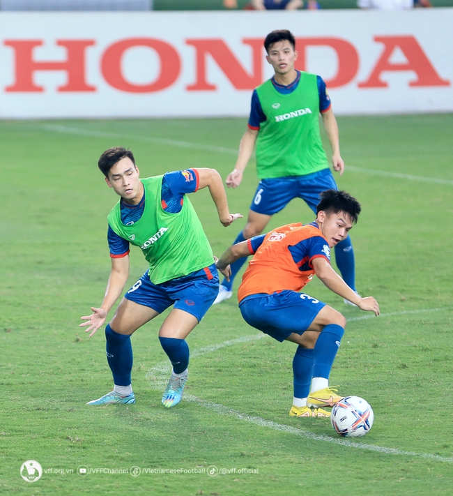 HLV Troussier đưa ra yêu cầu quan trọng với ĐT Việt Nam và U23 Việt Nam - Ảnh 3.