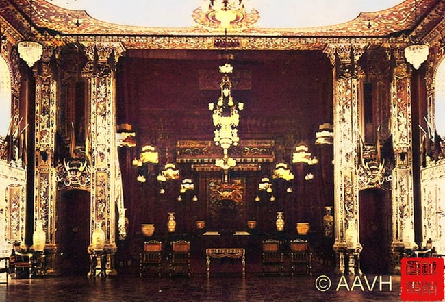 Nhà hát tráng lệ của vua Khải Định hơn 100 năm trước - Ảnh 7.