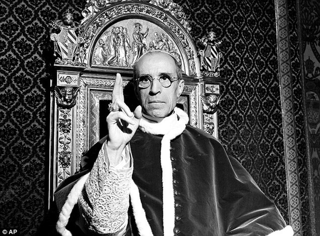 Vì sao Hitler từng &quot;điên rồ&quot; muốn bắt cóc Giáo hoàng Pius XII? - Ảnh 3.