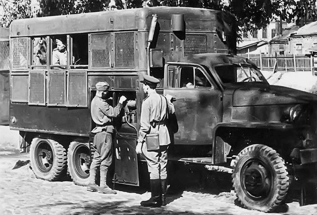Xe tải Mỹ là cứu cánh cho Hồng quân Liên Xô thời thế chiến 2 - Ảnh 12.