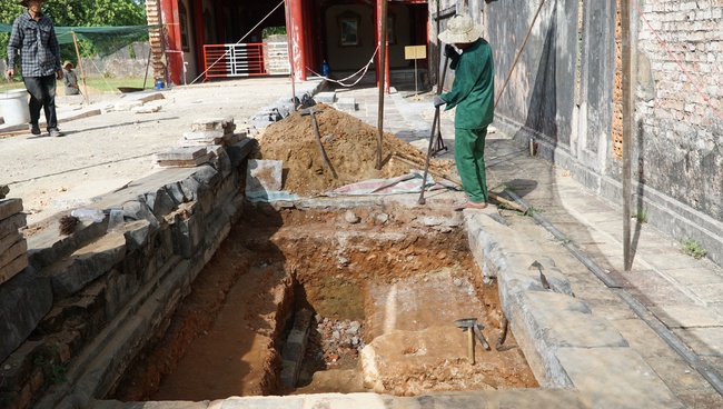 Xuất lộ nhiều dấu tích khi khai quật khảo cổ điện Cần Chánh bên trong Hoàng thành Huế - Ảnh 1.