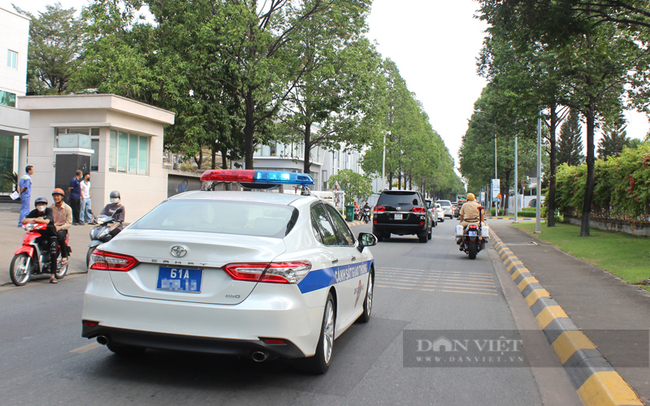 Lực lượng chức năng tỉnh Bình Dương tăng cường các giải pháp, biện pháp bảo đảm trật tự an toàn giao thông trên địa bàn tỉnh. Ảnh: Trần Khánh