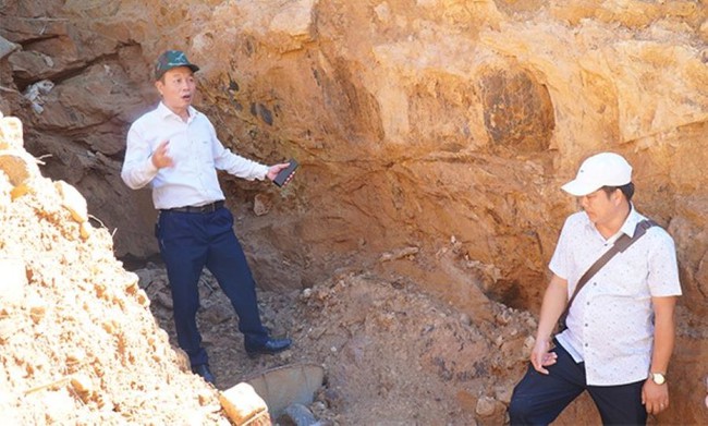 Lãnh đạo TT-Huế kiểm tra thực địa khu vực khai thác vàng sau đề nghị của tỉnh Quảng Trị  - Ảnh 1.
