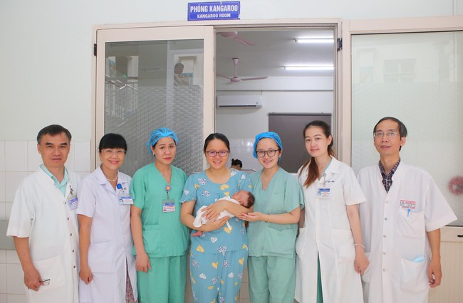 Bệnh viện Trung ương Huế cứu sống trẻ sơ sinh mắc bệnh nặng hiếm gặp  - Ảnh 1.