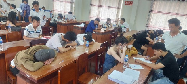 Tiền Giang: Test nhanh hơn 100 thanh trong quán ăn, phát hiện 60 người dương tính với ma túy - Ảnh 1.