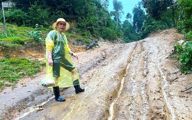 Gian nan hành trình vượt núi, lội bùn vào tận bản vận động học sinh đến trường của những cô giáo mầm non - Ảnh 2.