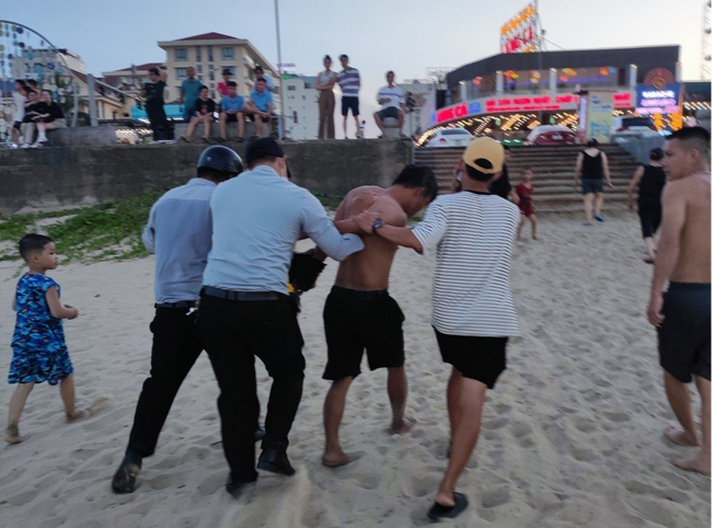 Xuất hiện nhiều đối tượng trộm cắp tại bãi biển, Đà Nẵng khuyến cáo đến người dân và du khách - Ảnh 1.