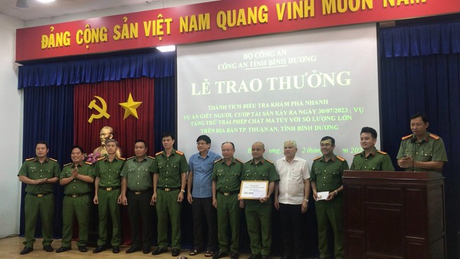 Vụ thanh niên bị đôi nam nữ sát hại ở bãi đất trống, cướp xe máy: Khen thưởng nóng ban chuyên án - Ảnh 1.