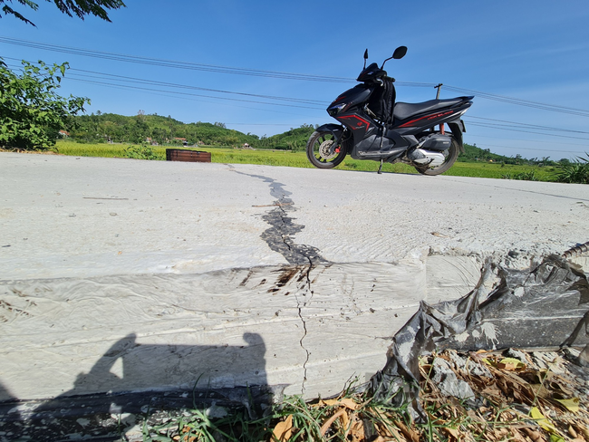 Vụ đường 4,5 tỷ đồng bị nứt ở Quảng Nam: “Chất lượng không đảm bảo, không nghiệm thu” - Ảnh 2.
