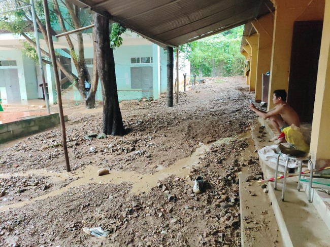 Cao Bằng và Hà Giang: Mưa lũ gây sạt lở và ách tắc nhiều tuyến đường, thiệt hại hàng chục tỷ đồng - Ảnh 2.