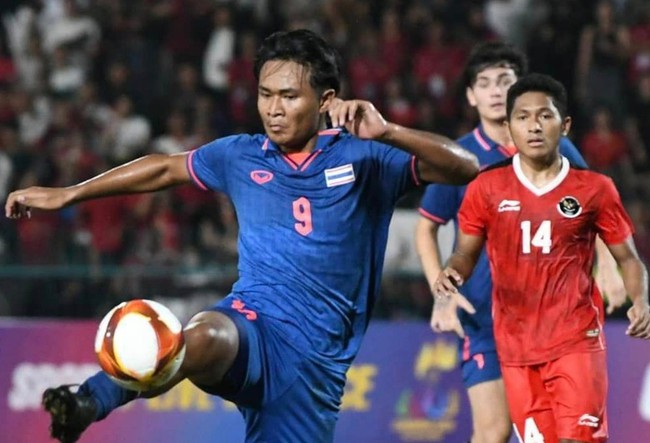 U23 Thái Lan và U23 Indonesia “đấu võ”, kết quả gây sốc - Ảnh 1.