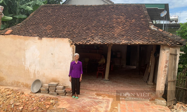 Cụ bà sống lay lắt trong căn nhà dọa sập được bạn đọc Dân Việt giúp đỡ xây dựng một ngôi nhà mới - Ảnh 3.