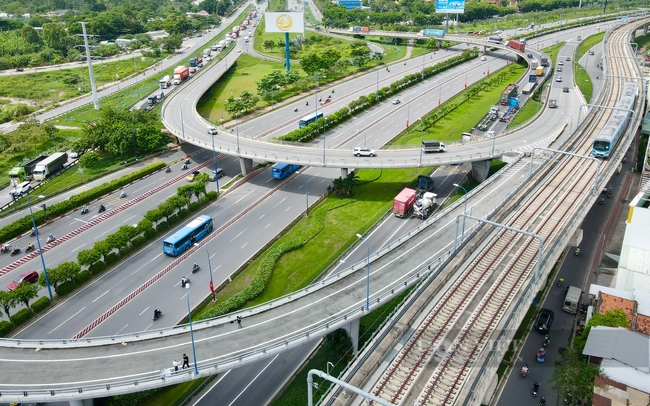 Chiêm ngưỡng đoàn tàu Metro Bến Thành - Suối Tiên chạy thử nghiệm toàn tuyến - Ảnh 15.