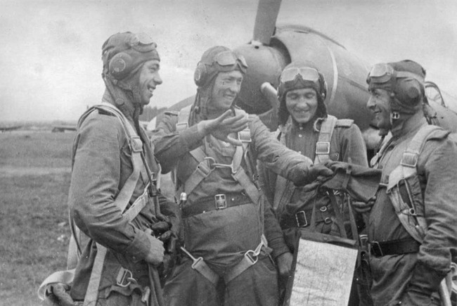 Cuộc đào tẩu ngoạn mục của phi công Liên Xô khỏi trại Đức quốc xã - Ảnh 2.