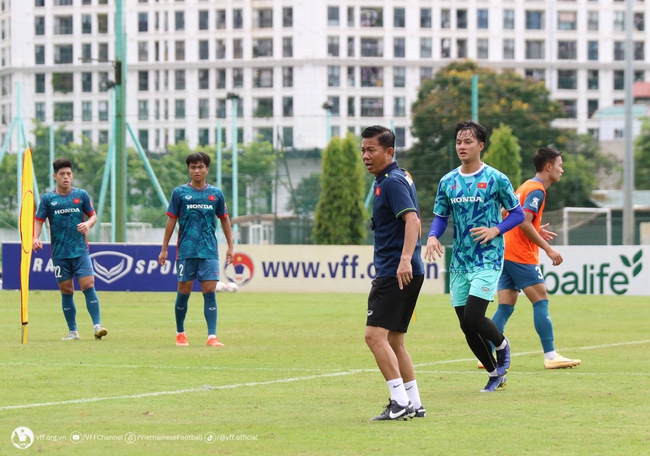 U23 Việt Nam bổ sung 5 cầu thủ: Có trung vệ HAGL cao 1m88 - Ảnh 9.