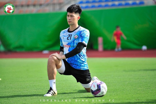 Bình phục chấn thương, Trung vệ Đình Trọng tái xuất tại V.League - Ảnh 1.