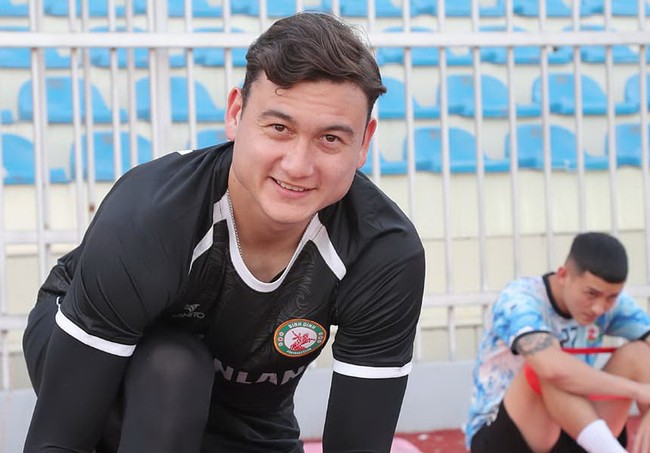 Bình phục chấn thương, Trung vệ Đình Trọng tái xuất tại V.League - Ảnh 2.