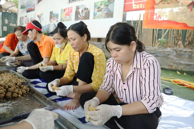 Thơm ngon bánh nướng, bánh dẻo mùa Trung thu &quot;Trăng Đại Ngàn 2023&quot; - Ảnh 6.