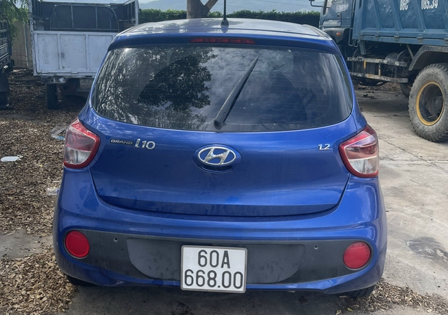 Diễn biến mới vụ ô tô tông hàng loạt xe gắn máy dừng đèn đỏ trên Quốc lộ 1, nhiều người nhập viện - Ảnh 1.