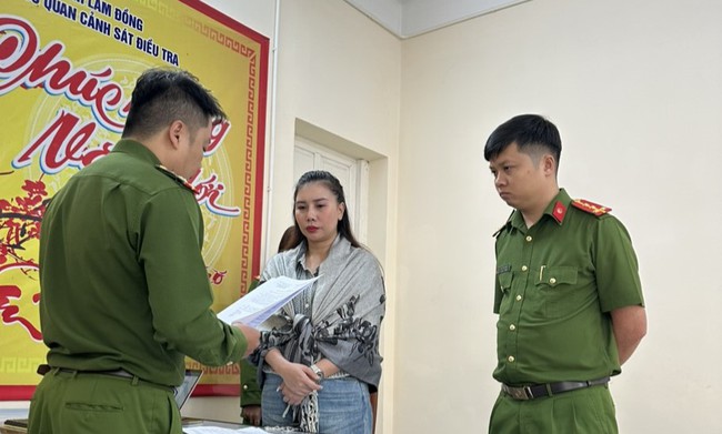 Hoa hậu thiện nguyện năm 2022 bị bắt là chủ chuỗi spa Mộc Hoa tại nhiều tỉnh thành - Ảnh 1.