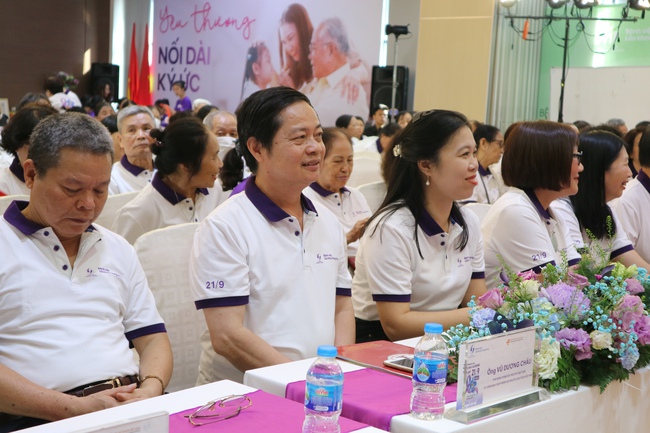 Hưởng ứng ngày Sa sút trí tuệ/Alzheimer thế giới: Forget me not – Đừng quên tôi! - Ảnh 1.
