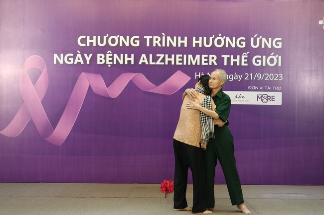 Hưởng ứng ngày Sa sút trí tuệ/Alzheimer thế giới: Forget me not – Đừng quên tôi! - Ảnh 2.