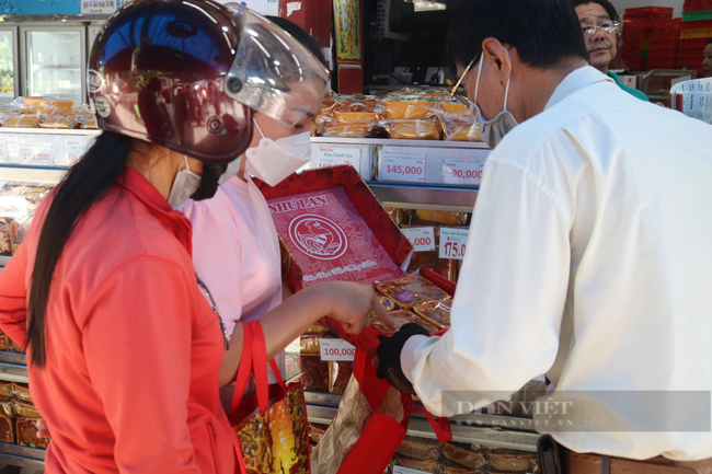 Giữa lúc bánh trung thu đại hạ giá vẫn ế, thương hiệu nổi tiếng nhất Sài Gòn đang bán buôn ra sao? - Ảnh 8.