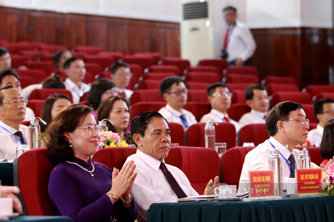 Phó Chủ tịch Hội NDVN Bùi Thị Thơm: Trung ương chọn Hà Tĩnh làm hình mẫu về thí điểm xây dựng nông thôn mới - Ảnh 6.