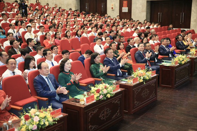 Bí thư Thành uỷ Hà Nội, Chủ tịch Hội NDVN dự, chỉ đạo Đại hội đại biểu Hội Nông dân TP Hà Nội  - Ảnh 1.