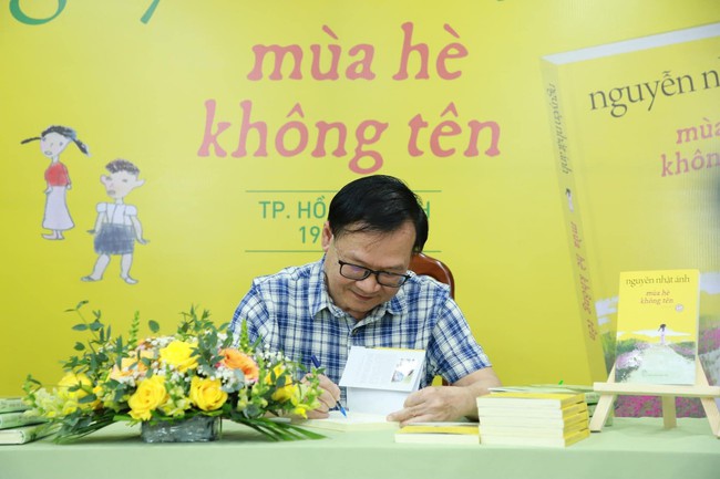 Nhà văn Nguyễn Nhật Ánh: Muốn tuổi thơ sống mãi với Mùa hè không tên - Ảnh 2.