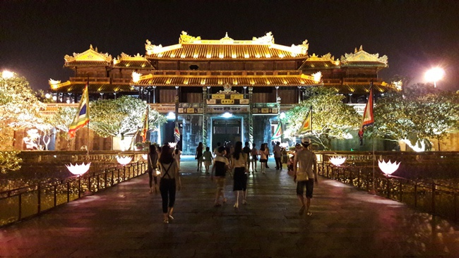 Mở cửa miễn phí Đại Nội Huế về đêm để đón khách tham quan Hội đèn lồng Huế 2023 - Ảnh 1.