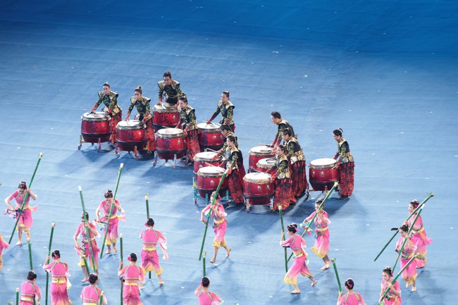 Lễ khai mạc ASIAD 19: Tôn vinh nét đẹp văn hóa, tinh thần thể thao cao thượng - Ảnh 10.