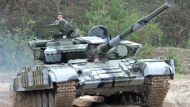 T-64 của Ukraine đánh lén T-72 của Nga trong trận đấu xe tăng kịch tính - Ảnh 1.