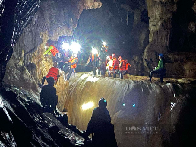 Khám phá hang Rục Mòn (Bài 2): Ngọc trong hang và bí ẩn về loài rắn ở độ cao 400m - Ảnh 14.