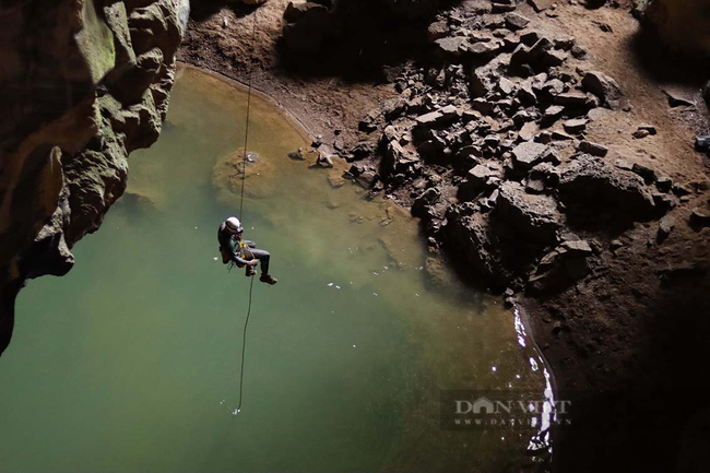 Khám phá hang Rục Mòn (Bài 2): Ngọc trong hang và bí ẩn về loài rắn ở độ cao 400m - Ảnh 25.