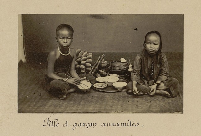 Bộ ảnh vô cùng đặc sắc về trẻ em Việt Nam cuối thế kỷ 19 - Ảnh 1.