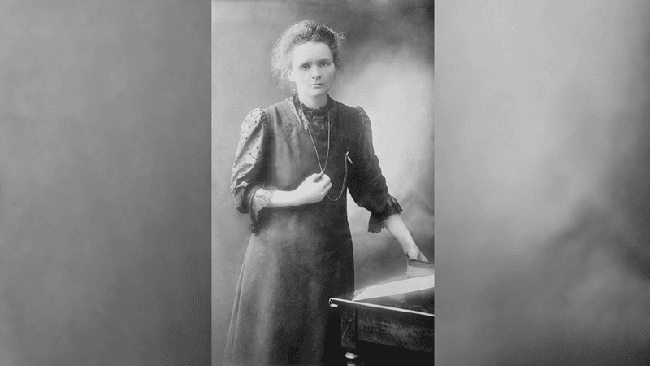Vì sao nữ bác học Marie Curie được chôn cất trong quan tài lót chì dày 2,5 mm khi qua đời? - Ảnh 1.